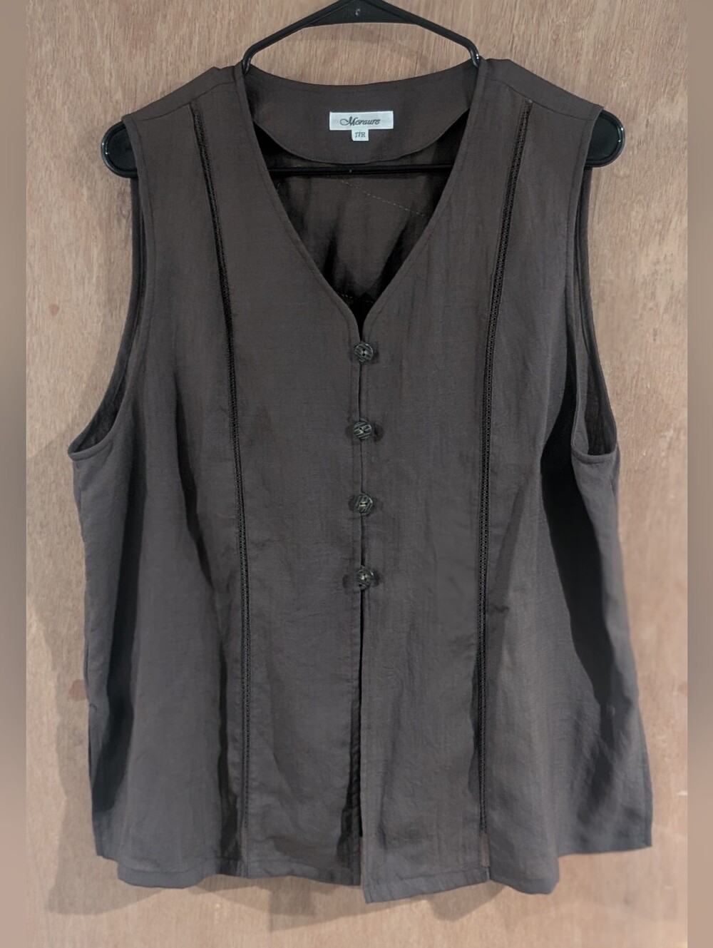 Moraure Sleeveless Button-Front V-Neck Top